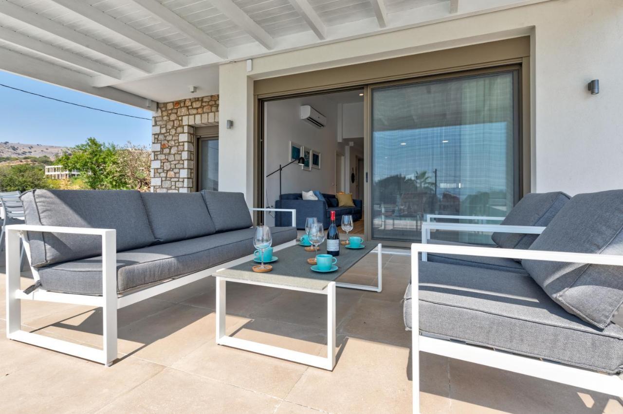 Lara Amberblue Pefkos